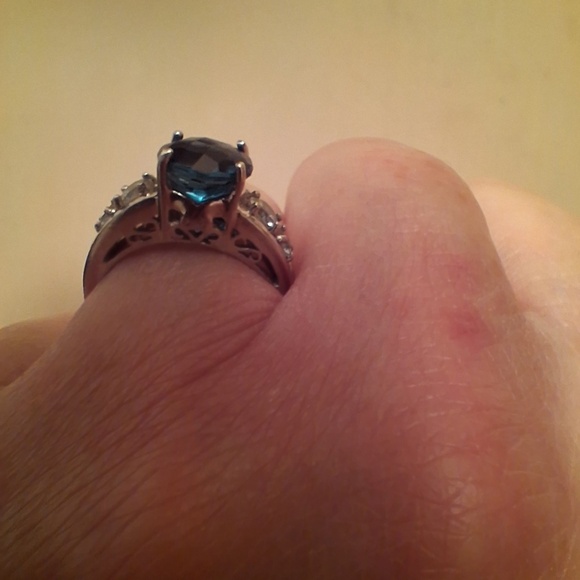London Blue topaz in sterling silver ring size 7 - Picture 2 of 3